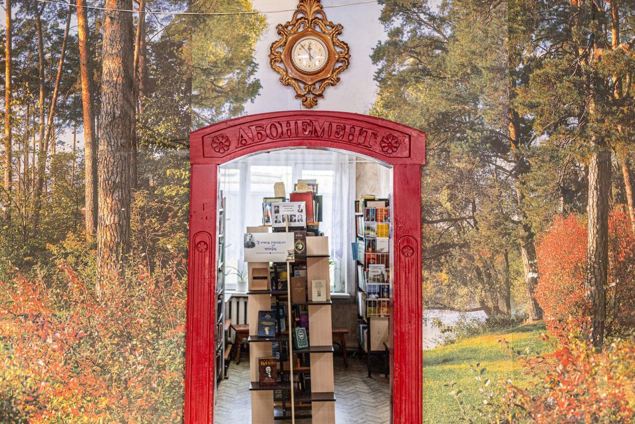 Из развлечений в городе — библиотека, бары, кафе и культурный центр «Гармония»